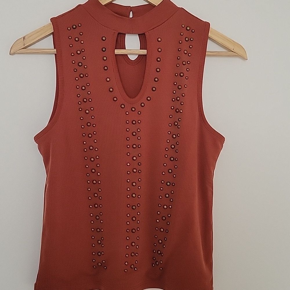 Rock & Roll Cowgirl Studded Rust Mock Neck Keyhole Tank Size S